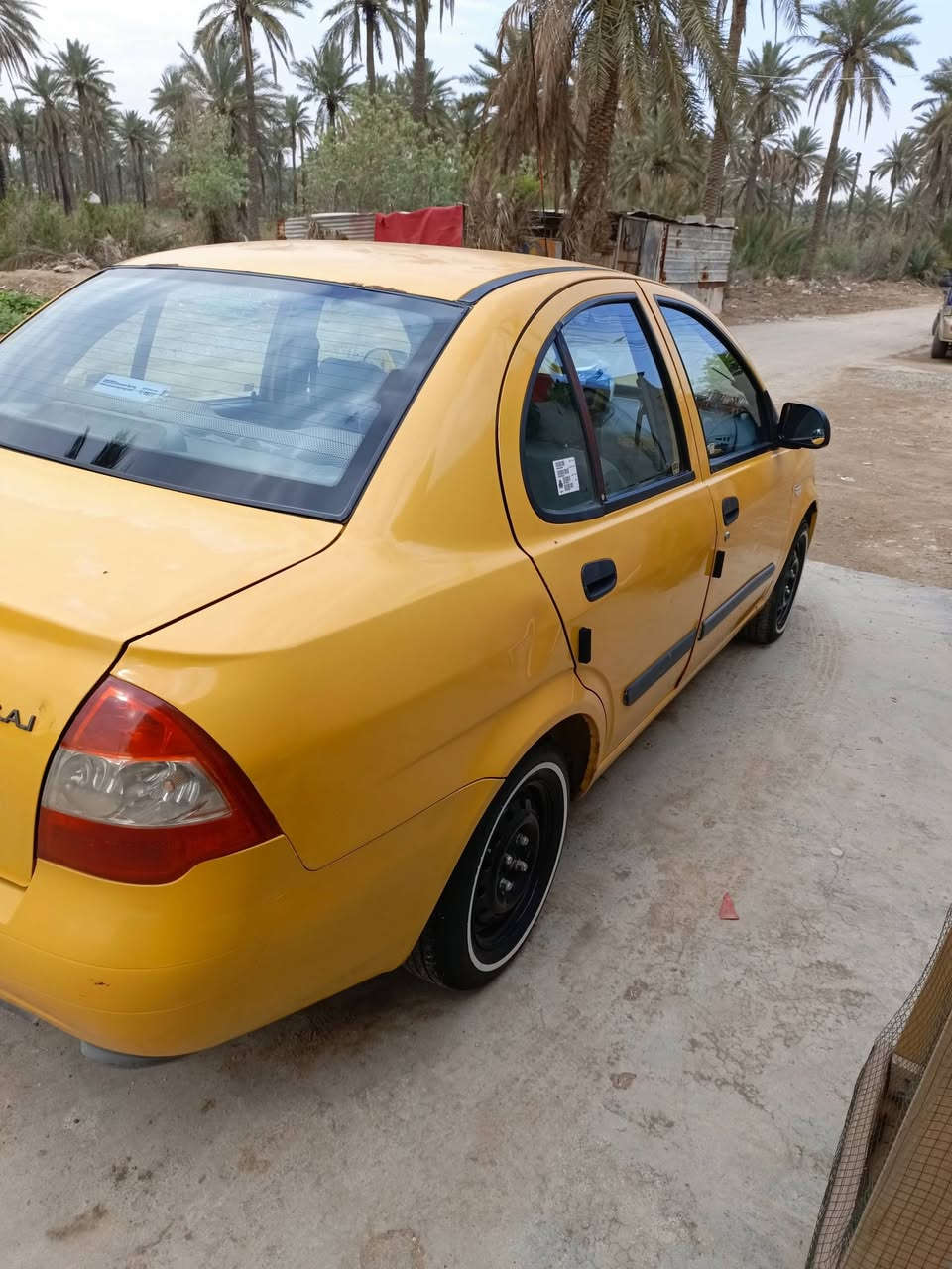 السلام عليكم 
طيبه 2015 مابيها اي نقص سياره كلش حلوه نفس الصوره بيها ضربه  شبر من البنيد بدون صبغ السياره بأسمي ماعليها غرامات تحويل ثاني يوم  تبريد شغال 
السعر ..38 بيها مجال حك الجيه ..مكانها الزعفرانيه .***********
