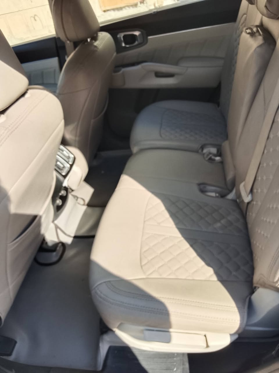 سلام عليكم سورنتو البيع موديل 2023فول موصفات بس من عده بنيرامه سعر سياره 300 ورقه بيه مجال بسيط رقم ***********
