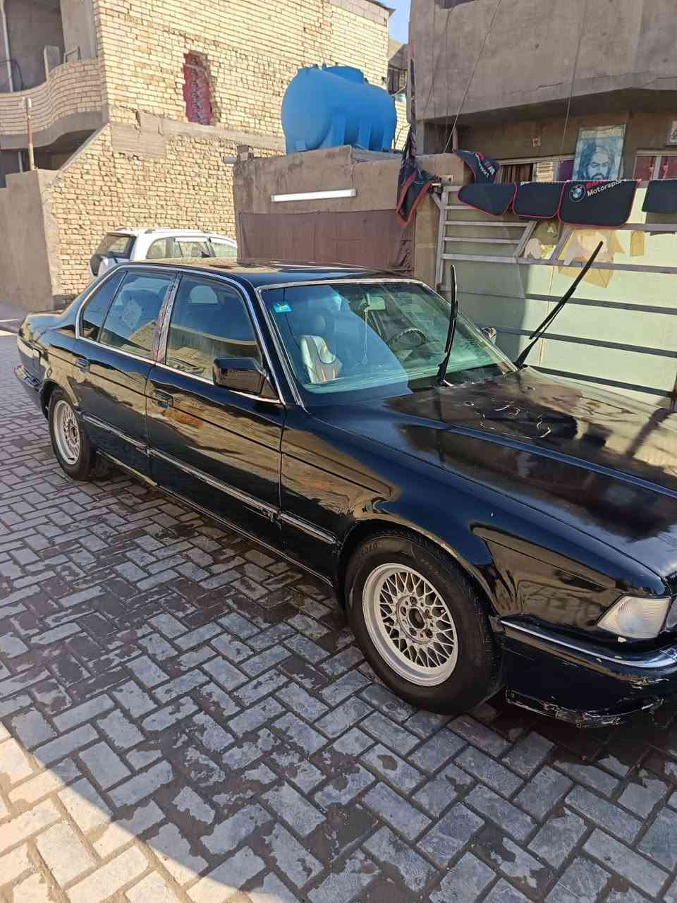 السلام عليكم بي ام للبيع بدي ٧٣٠ مكينه ٧٣٥ سياره حلوه جاهزه هزه جديده سنويه بسمي مصفره من كلشي طخم تاير جديد قبل اسبوع شديته مكاني بغداد العبيدي رقم ***********
