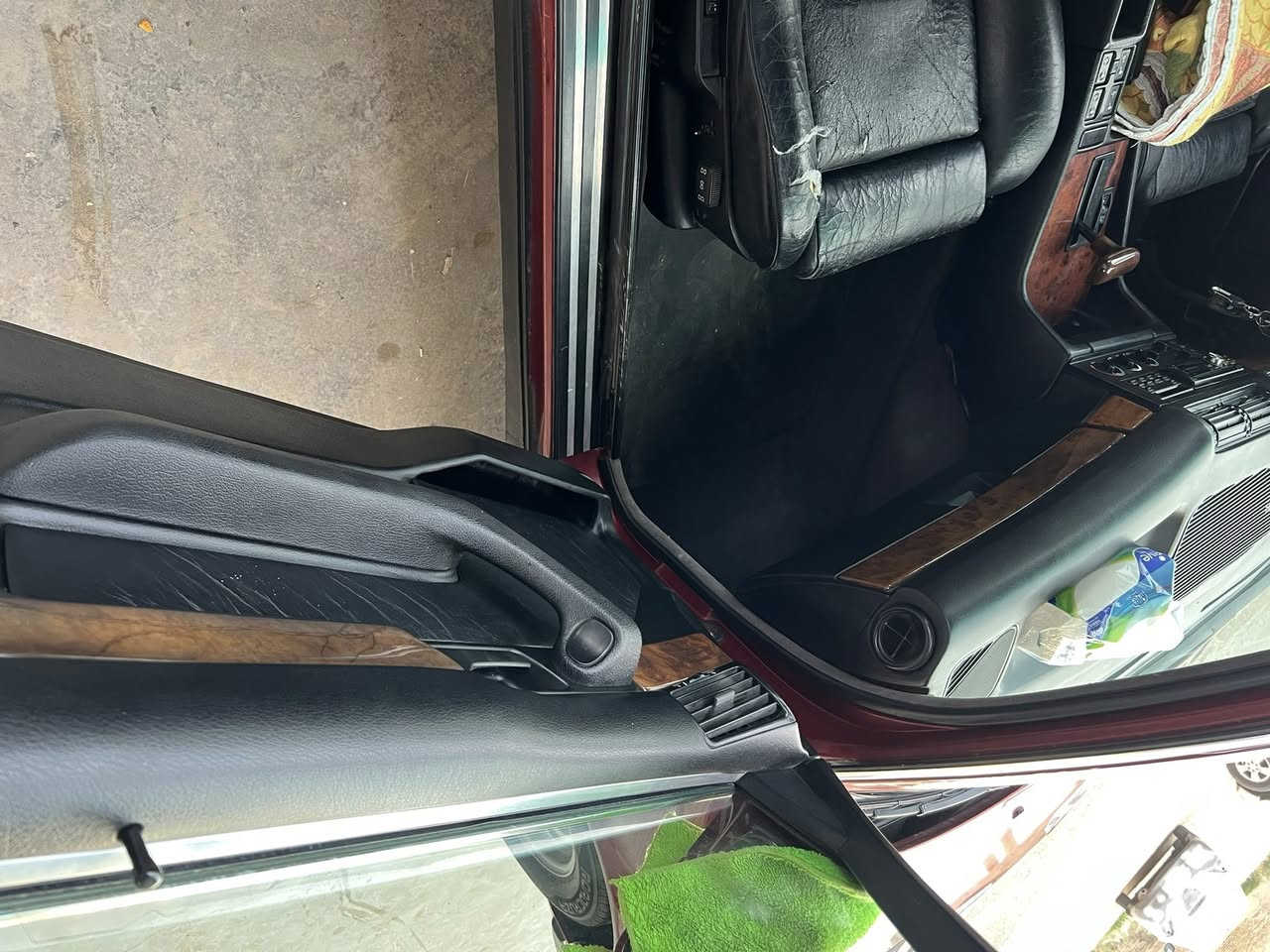 سلام عليكم بي ام 525 اصل مسكر موديل 91 رقم كربلاء  جاهزه من كلشي سعر 80  للستفسار ***********
