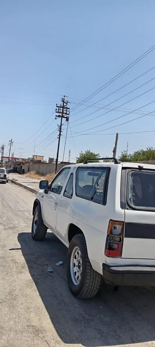 السلام عليكم سياره نيسان بدون تحويل صاحبو متوفي مكفول دوله و عشاير محرك كير طخم تاير صدر كهربائيات كلو شرط سياره جاهزه سعر 22وبي مجال 
***********
