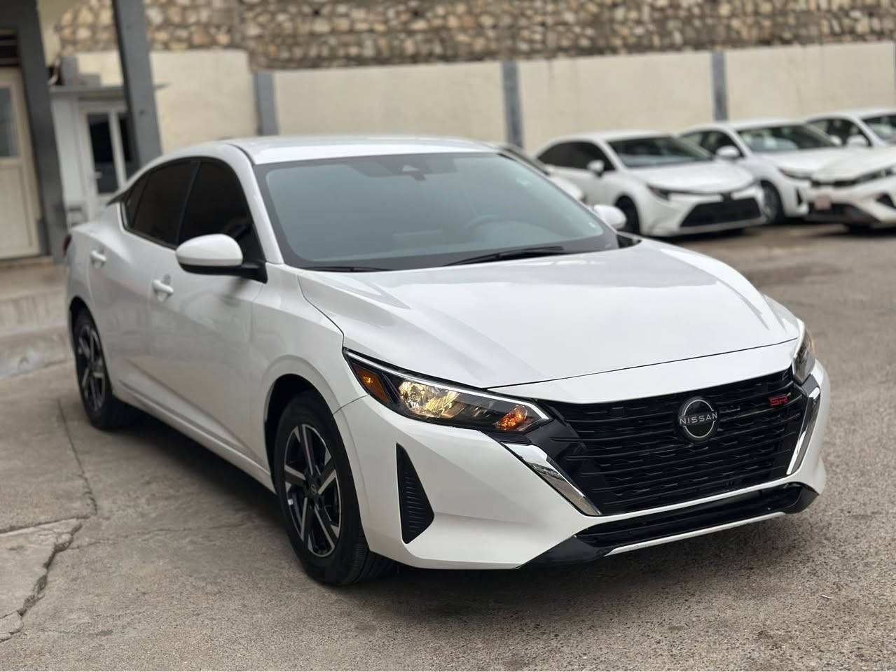 بوو فروتنئ. نيسان سينترا 2025 
مواصفات. SV PLAS 
صبخ. ربع بولند بئ داخلى 
5000.  هزار  كيلو ميتر ريفه چوى 
 سعر. 147$ مجال. 
 *********** اكر, نينوى
