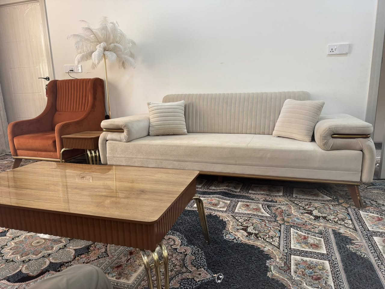 قه نه فه ي توركي (10) نه فري ده بيت به سيسته م
شتيكي راقي شتيكي زور پاك جوان بي عيب شتيكي
تايبت نأو نيشان كه لآر نأو مزاد خانه كونه كه پشت 
مكتب ليلا قاسم (پيشانكاي هاوكار زه نكنه) هه ر به ريزك
ويستي تليفون به كات به م ژماريه (***********)
