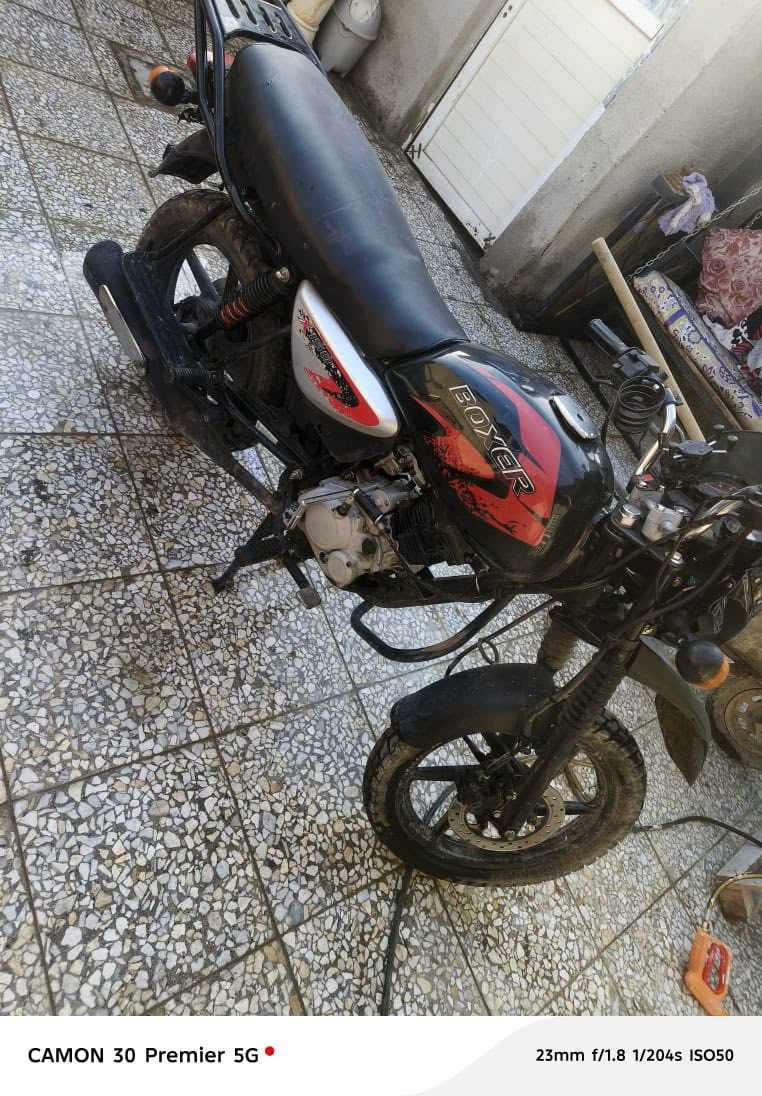 مرحبا دراجة بوكسر مديل 2022 أوراق كامله 
الدراجه نضيفه محرك مجفت غراض كله اصلي شغاله سعرها مليون و 250  بيها مكاني زعفرانيه 

وهذا رقمي ***********
