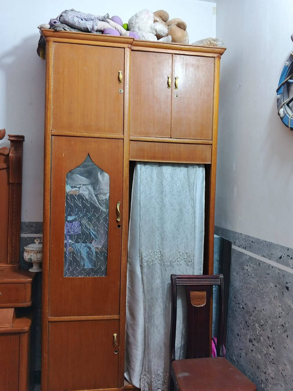 غرفة تسگام خشب اصلي الكنتور 6بيبان ميز تواليت وجرباية وتاج مع زاوية الغرفة  كل خلل مابيها بيع مستعجل الغرفة عايزها بس صبغ السعر 400


**إذا كنت صاحب هذا الإعلان وتريد حذفه لأي سبب، رجاءا أرسل رسالة إلى الدعم الفني**