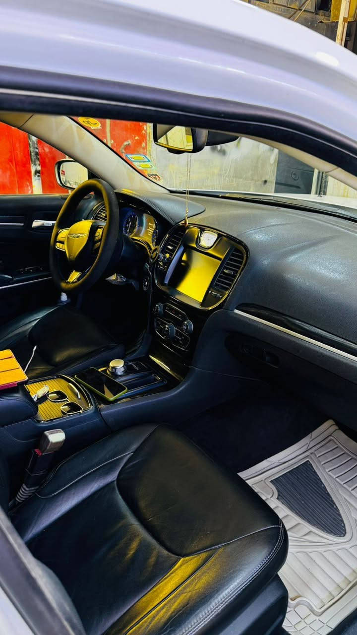 السلام عليكم 
السيارة اوباما كلين كندي موديل 2015 / بيها خشم الجاملغ مال جهة سايق بارد .الباقي كلة مكفول كير مكينة كشر السيارة كدامك وماخليت شي بيها كلشي ع ايدي ونظيفة السيارة ، والسعر ب٢٢٥ وبيها مجال ***********3مكانها الديوانية
