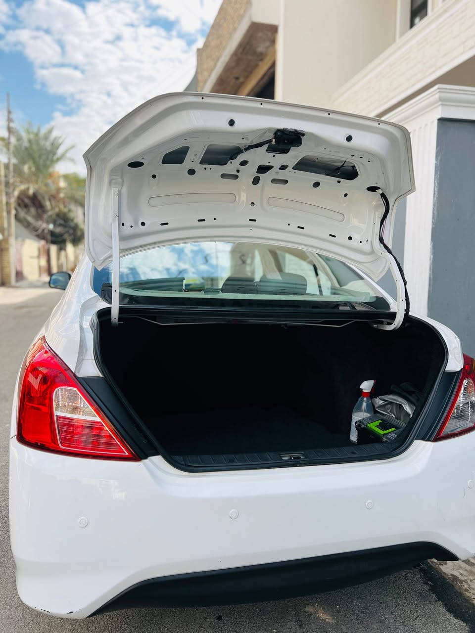 السلام عليكم
سني هندي للبيع موديل 2021 بليته الزركة 
رقم اربيل تريد وكاله تريد تحويل 
مكاني بغداد - الدوره - الميكانيك 
السعر 105 وبيهة مجال 
رقم الهاتف - ***********
