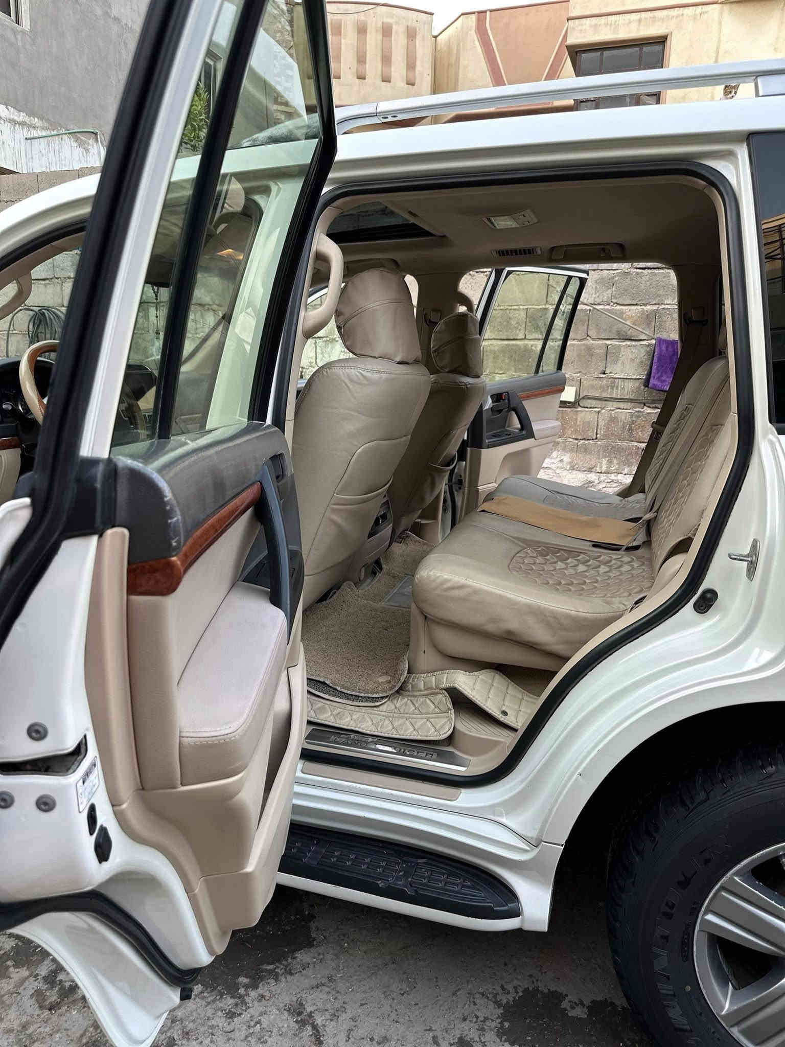 السلام وعليكم 
للبيع لاندكروز 2012 خليجي فول موصفات محرك 4700
مواصفات GXR الموصفات ثلاجه مري شفط زنون عالي ناصي حساسات الممشى 270 الف رقم بغداد شبه مميز
بصمة تشغيل بصمة ابواب اشارة ترحيب السيارة كفاله من الصبغ وتبديل كفالة محرك گير مكان السيارة لانبار /فلوجة
السعر/38000 وبي مجال
لاتصال: ‭0783 320 0900‬
