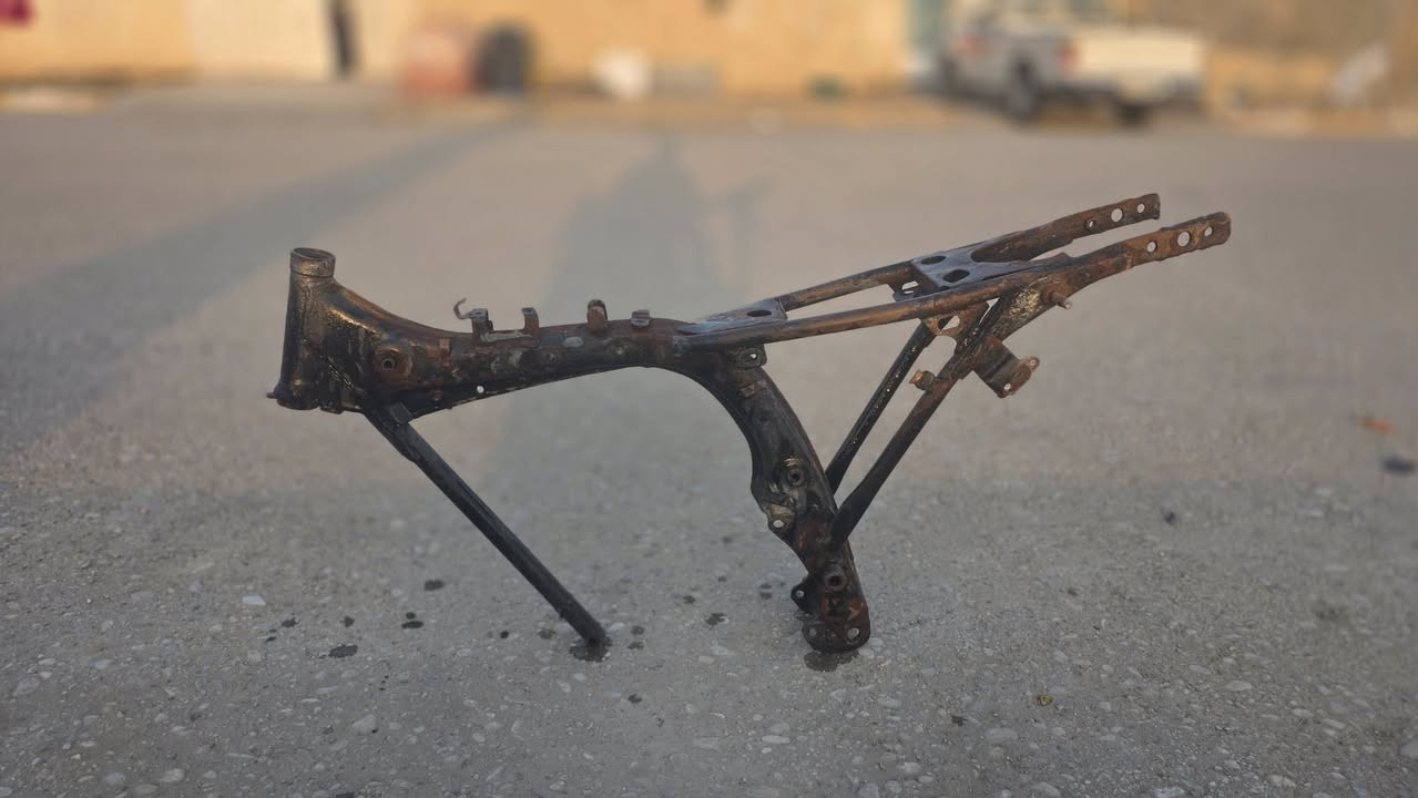 سلام عليكم شاصي نامه شلامجه  شاصي نضيف بس عوزه احك وصبغ  بدون وراق  اسعر  150 رقم لاهاتف ***********
ويتصل شراي وبخدمته
