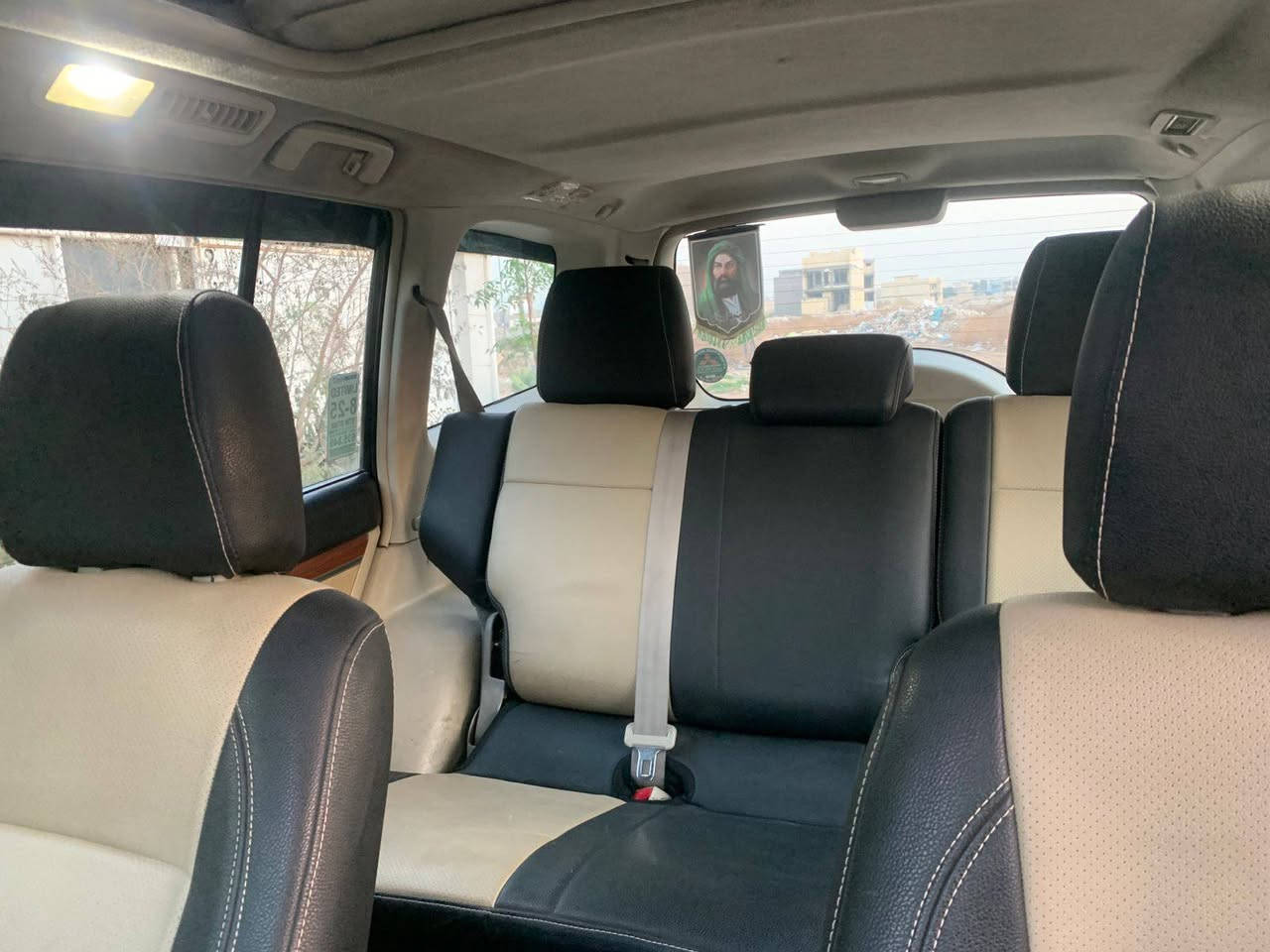 السلام عليكم 
باجيرو موديل 2009
رقم بغداد 
تفاصيل 
محرك 3.5
اشيار مري +شفط 
فور ويل ١٠٠٪ شغال
فتحة سقف 
حدادية صدر جديدة لوك 
كهربائية شغاله 
تبريد ٣ قطع فول 
منظومة زنون 
حساسات بلادي 
تحكم ستيرن 
جاملغ الامامي الايمن طخة دراجة 
بدون صبغ ولا قطع مبدلة كلها بلادي 
السيارة مغلفة البوب والفرس وكشنات وارضية جلد 💯
سيارة بدون اي نقص متتعب بيها 
شراي يتصل 
العنوان / بغداد/ سريع الدورة 
رقم الهاتف/***********
السعر /١٤٥ وبي مجال للشراي
