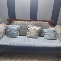 كنبة • بحالة جيدة جداً