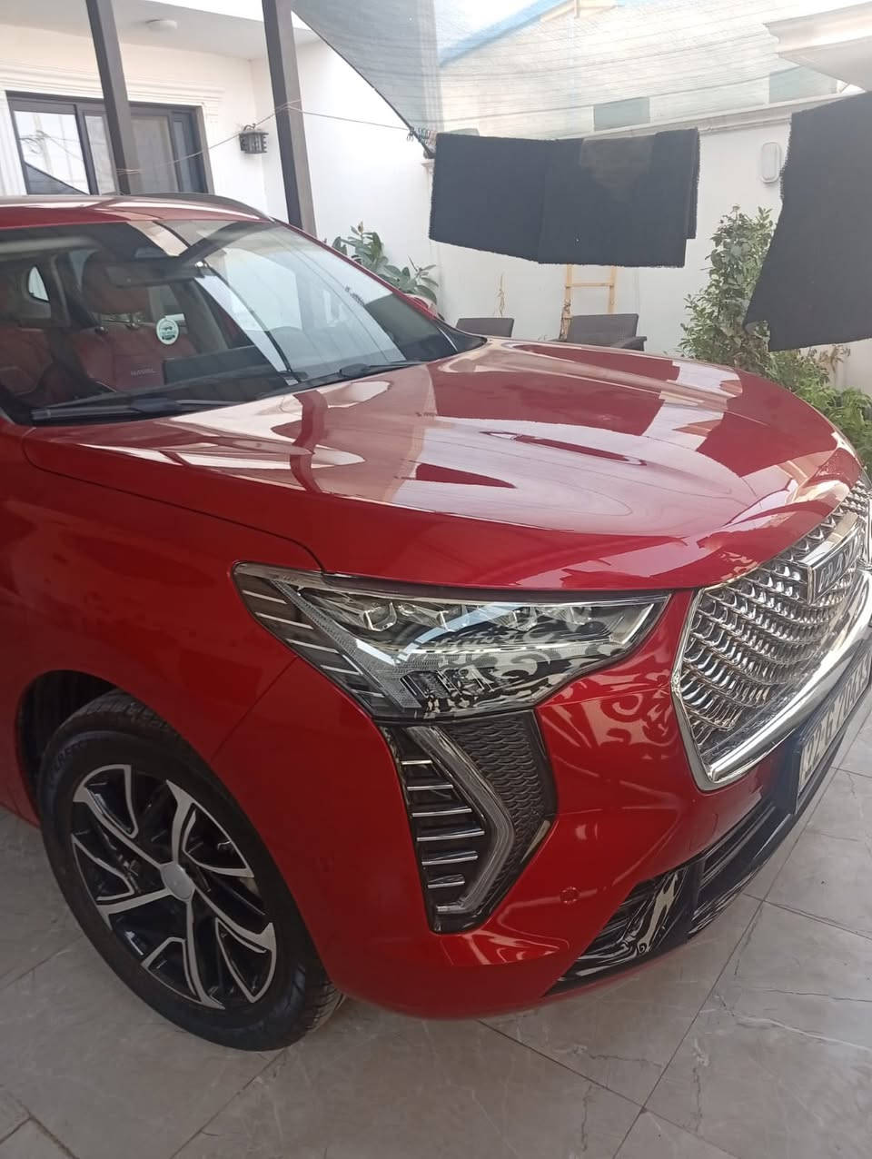 سلام عليكم هافال جوليون 2022 لون احمر فول فول مواصفات واحد عل واحد بانوراما ورادار ٤ وكامرات 360 درجة وقيادة ذاتيه وحساسات امامي وخلفي وبعد هواي مواصفات مامذكورة سيارة مكفولة كفالة عامه من صبغ وضربه بيها ضمان من شركة 250 الف كيلو متر وكل صياناتها بل شركة ماشية 60 الف كيلو متر وسيارة عل وضع شركة تفاصيل اكثر رقم صاحب سيارة ***********
