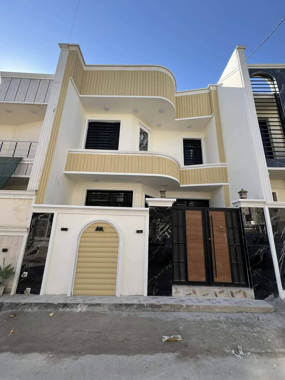 سلام عليكم بيت للبيع
طابق ونص سلطان الثالث فرع الخامس مفتوح تنازل قلعه 
طابق الاول بلوك الثاني طابوك 
فول بناء حديث ما مسكون 
‏١٠٠ متر 
وجه ٦ وربع 
نزال ١٦
فول خدمات مي كهرباء تبليط
تنازل وقرار قاضي
سعر 118 مليون 
الاستفسار ***********
