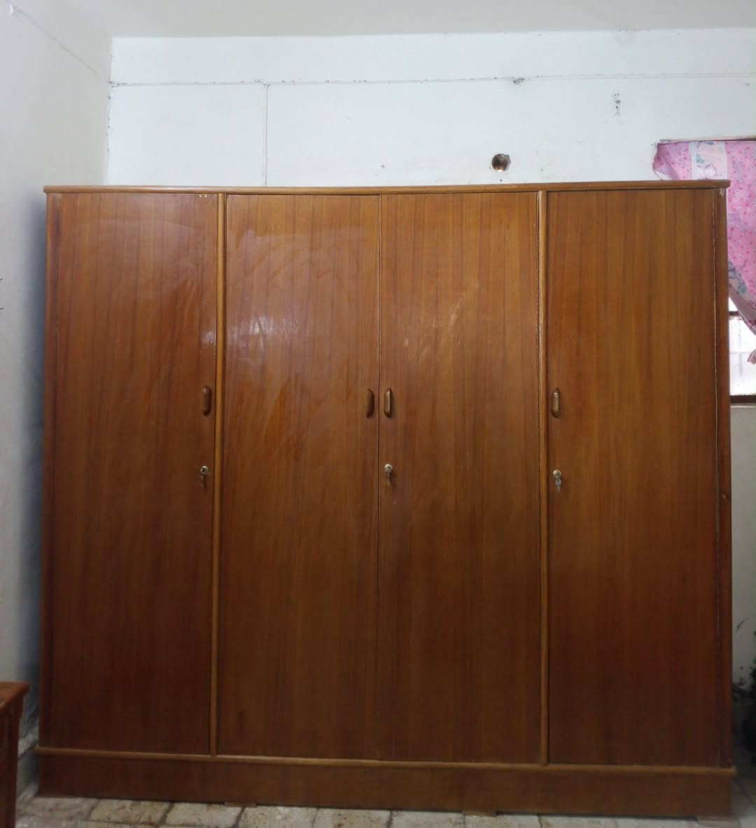 غرفة اخشاب بيع مستعجل نظيفه ٩٠ ٪تسكام صاج عراقي للأستفسار الأتصال على الرقم***********
