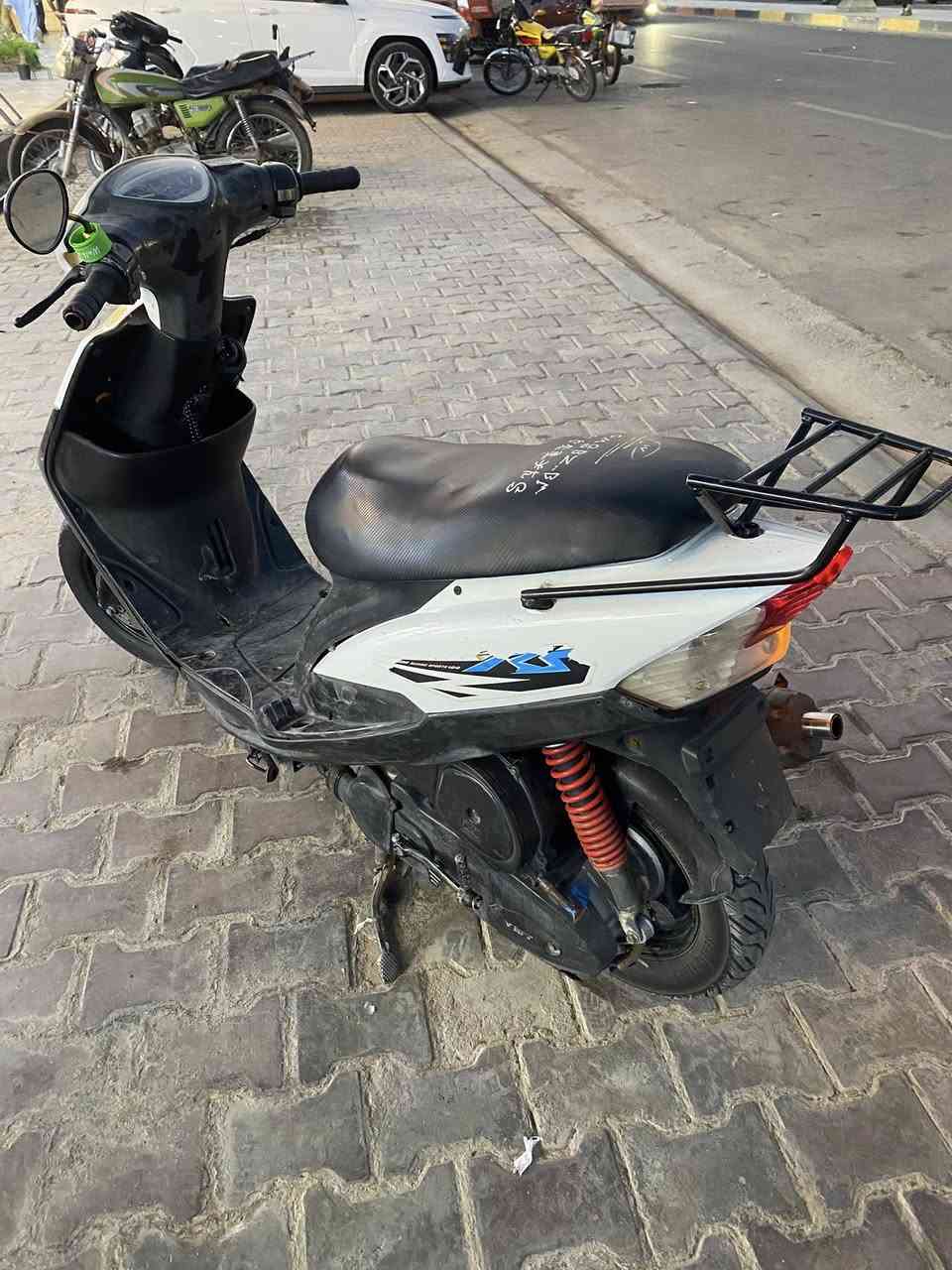 السلام عليكم ماكس عدله للبيع دراجه طابوكه ما مفتوحه دراجه ناشفه سوادات ختم واحد بس كفر تجاري دراجه كل نقص مابيها السعر ٥٠٠ وبيها مجال الرقم ‭٠٧٧٦ ٣٦٤ ٦٩٣٧‬
