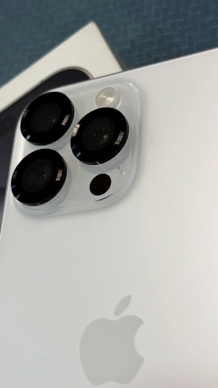 السلام عليكم
16 برو ماكس 256 ماستر 
بطاريته 94 بعده بضمان 
نظافته 100 ملحقاته كامله 
سعره 1350 الف مكاني بغداد 
*********** واتس
