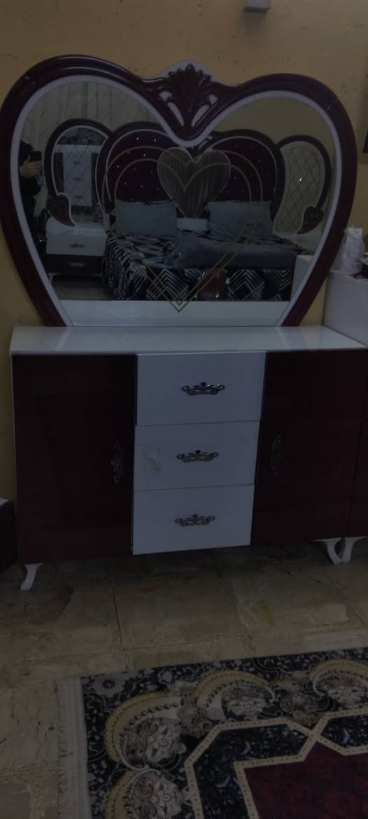 السلام عليكم غرفه تركيه مستعمله للبيع سعر 100 وبيها مجال بسيط مستعجل على البيعه الرقم***********
