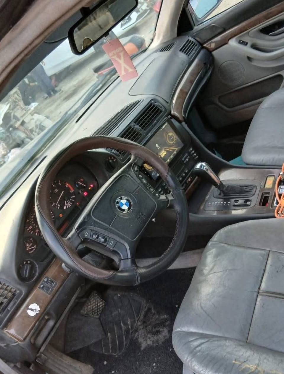 سلام عليكم
خفاش 730 v8 موديل 1995 ……
كير محرك جدد
كهربائيات كله شغاله 
كشنات كهرباء

رقم بغداد دولي 
شرط تحويل شرط التحويل 
سياره وارد يابان 
بدون سلايد 
ومبدلين قماره علمود الفتحه 

سياره يحتاجله ترتيب ع ادامه اني ماعندي وكت 
مراوس اوبيع 

سعر ٤٧ ورقه 
مكان سياره بغداد سيديه 
متواجد خاص


**إذا كنت صاحب هذا الإعلان وتريد حذفه لأي سبب، رجاءا أرسل رسالة إلى الدعم الفني**