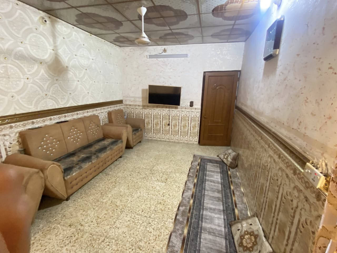 السلام عليكم بيت للبيع كربلاء حي الرباب قرب كلية الحسين لطب الاسنان المساحه 100م طابقين 3 غرف نوم وحمامين   بيت نفه ونضيف وقريب ع الشارع العام السعر 60 وبي مجال 

للاستفسار *********** واتساب وخط
