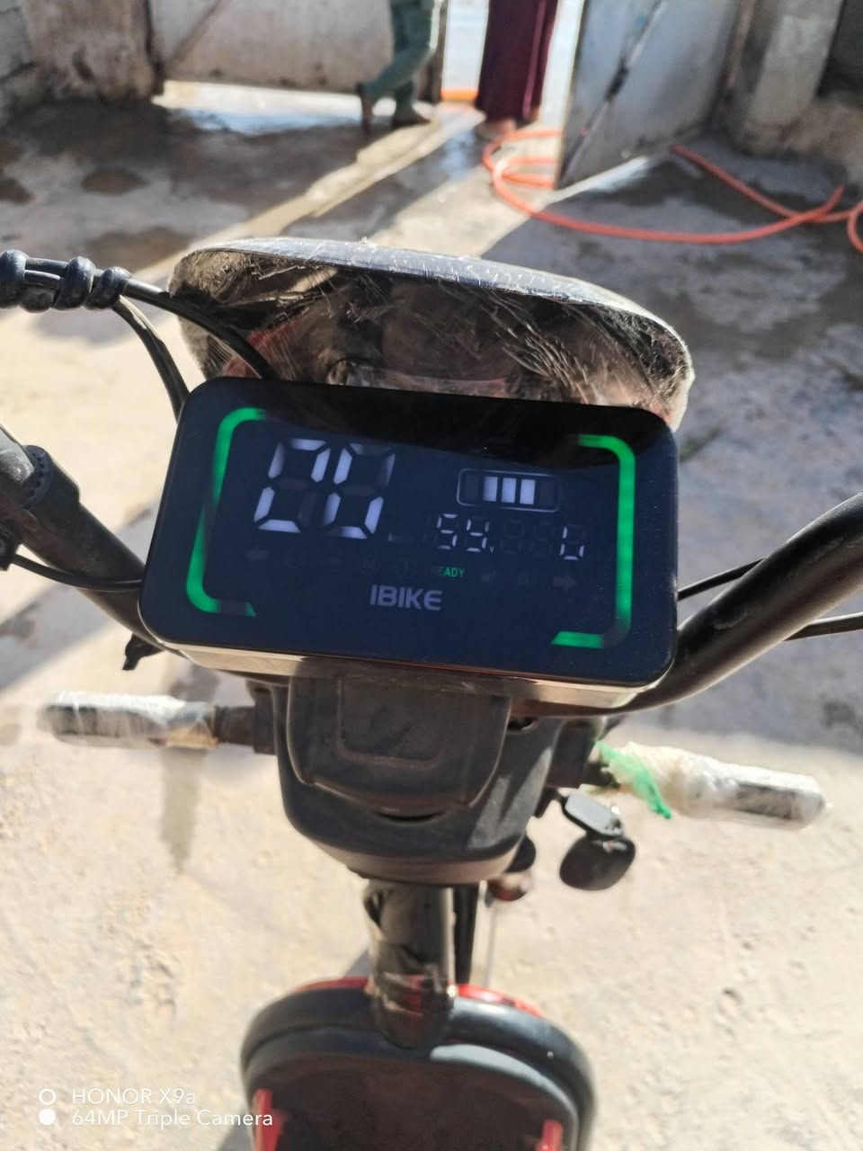 السلام عليكم يوجد باسكيل شحن حجم 20 كامل مكمل بطاريات جدد  عقل جديد  اشاره يمين ويسار لايت عدسه السعر 275 بيه مجال بسيط الشراي يتصل ***********
