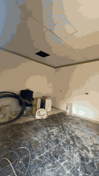 بيت مساحه 200 متر قرفتين + استقبال + كراج وباقي المشتملات #للجار التنومه الصالحيه قرب مدرسه ريف الزاهر 
اجاره 400 قفل ***********
