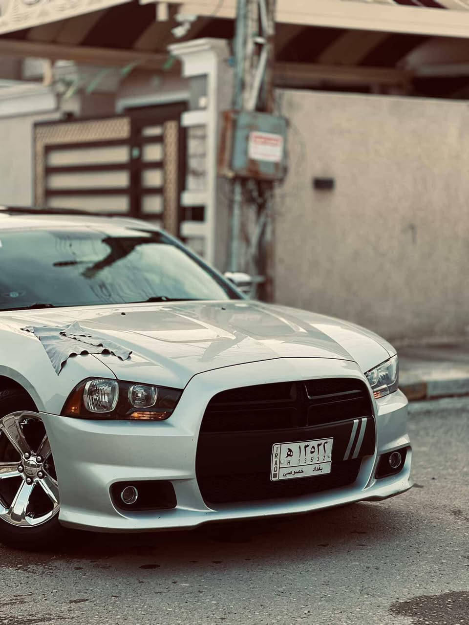 السلام عليكم جارجر 2012 فول مواصفات خليجي مكفوله من الفتح والطخه والصبغ سلفر الون رقم بغداد بأسمي السعر 200 وبيها مجال حك الجيه ***********
