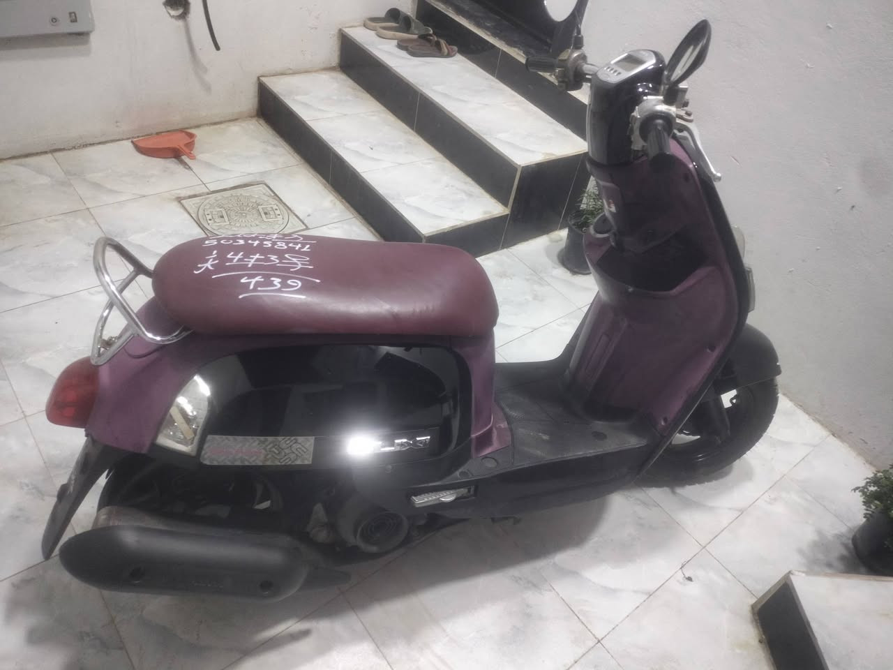 السلام عليكم
بوليسي وارد ياباني نوزل داخل ماروني مميز كفالة عامة من كل شي ربع متصرف عليها .. سعرها مليون وبيها مجال قليل للشراي عنواني ديالى بعقوبة.
***********
