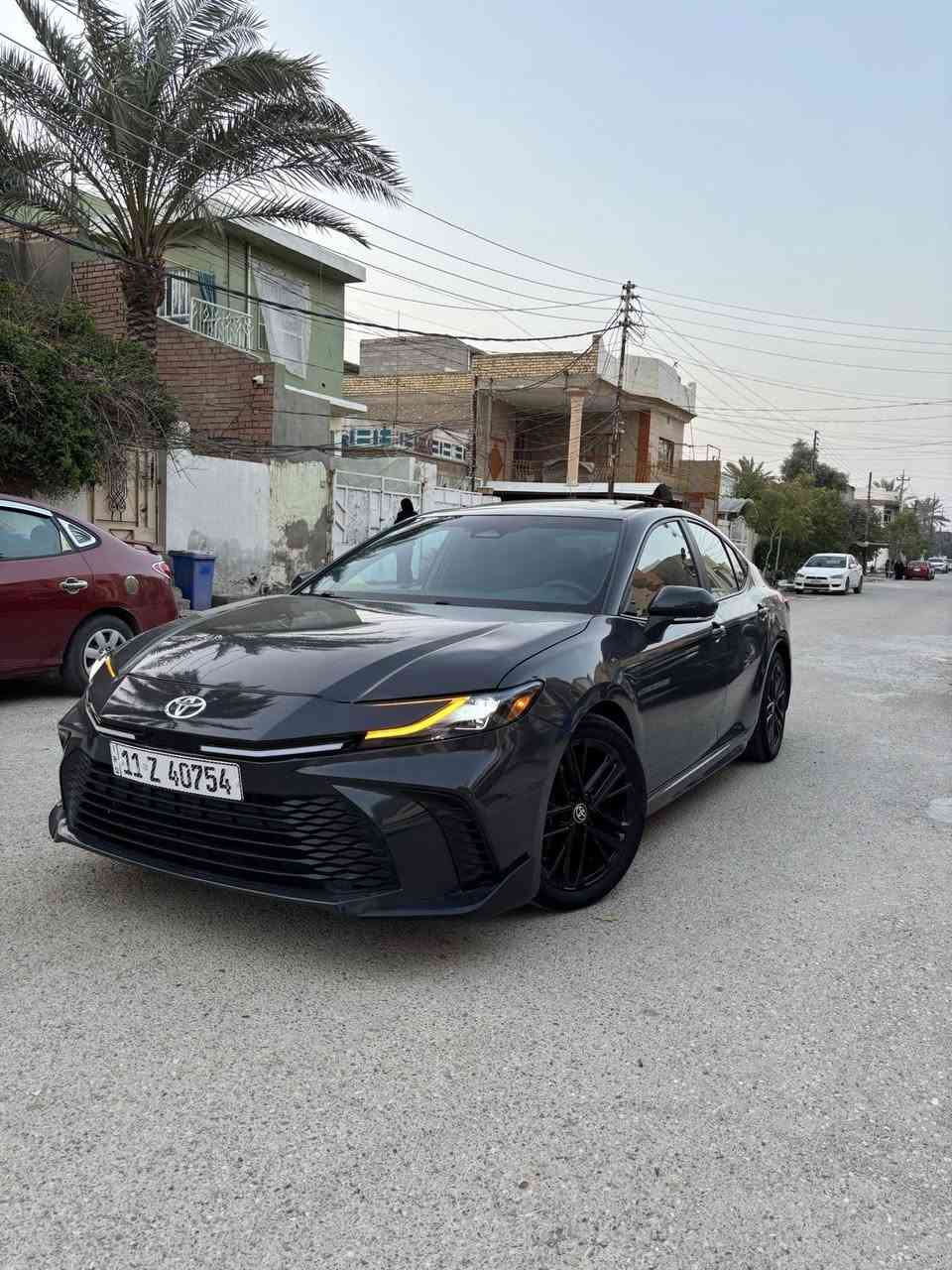 السلام عليكم كامري مديل 25 هايربد  وارد امريكي بيه بنيد مبدل فقط يرباك دركه  طاك السياره SE معروفه مواصفاته سياره كلش جديده وحلوه ومابيه اي نقص رقم بغداد بسمي السعر 233 وبيه مجال *********** مكان سياره ديالى بعقوبه
