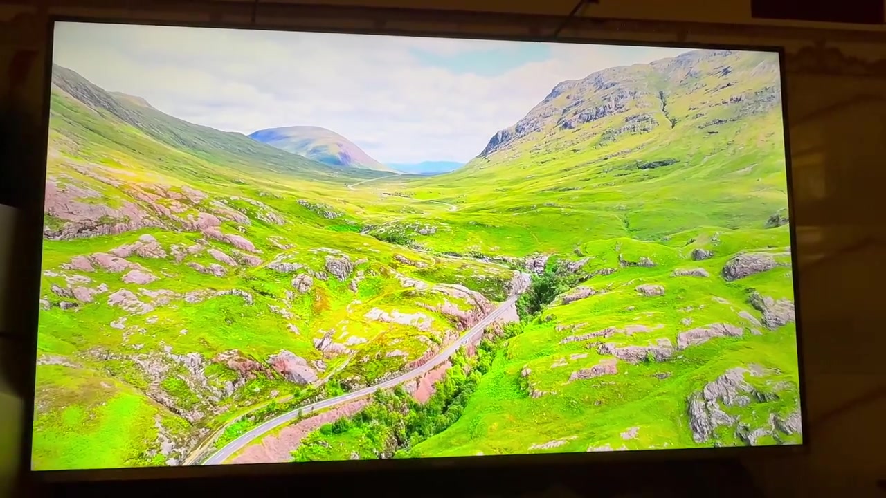 مرحبا
Xiaomi TV A Pro
* شاشة حجم 43 
* دقة 4K UHD (3840×2160)
* نوع الشاشة  QLED
* تردد 60Hz
* دعم HDR10+ و HLG لتحسين الألوان والتباين
* تقنية MEMC لتنعيم الحركة بالمباريات والألعاب
* نظام Google TV مع يوتيوب ونتفلكس مدمجة
* مساعد Google صوتيًا
* يدعم Chromecast / AirPlay / Miracast
* صوت Dolby Audio و DTS:X
* واي فاي ثنائي + بلوتوث 5.0
* 3 منافذ HDMI و USB
للتواصل واتساب او الهاتف ***********
السعر 350
