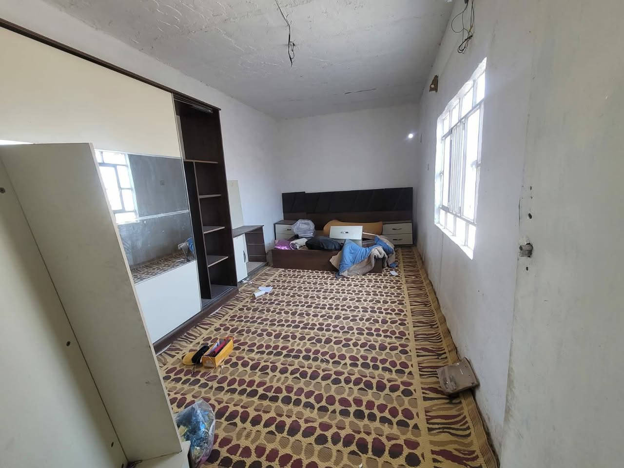 بيت للايجار 🏡 
شارع مطار القديم 
100م سعر يجار 175


**إذا كنت صاحب هذا الإعلان وتريد حذفه لأي سبب، رجاءا أرسل رسالة إلى الدعم الفني**