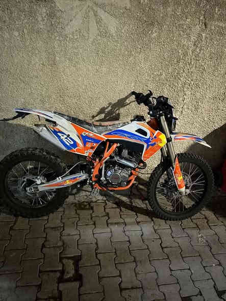 سلام عليكم دراجه قفاز crx لبيع دراجه حلوه ما بيه نقوصات موديل 24 محرك 250cc سعر خاص مكاني بغداد الإسكان لستفسار عله الرقم ***********
