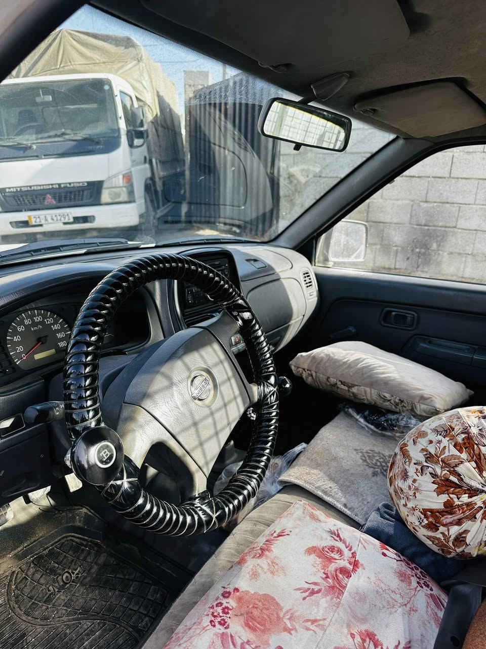 السلام عليكم بيك اب نيسان موديل ٢٠٠٥ مكفوله كفاله عامه مابيها ضرر صبغ نواعم قليل تبريد وباور مظبوط ٤تاير جديد هندي وبشرط فحص تحويل سنويه جديد رقم اربيل وهزه كامل مكمل__ 
السعر:١١٢مجال 
استفسار:*********** __***********
مكان كركوك _
