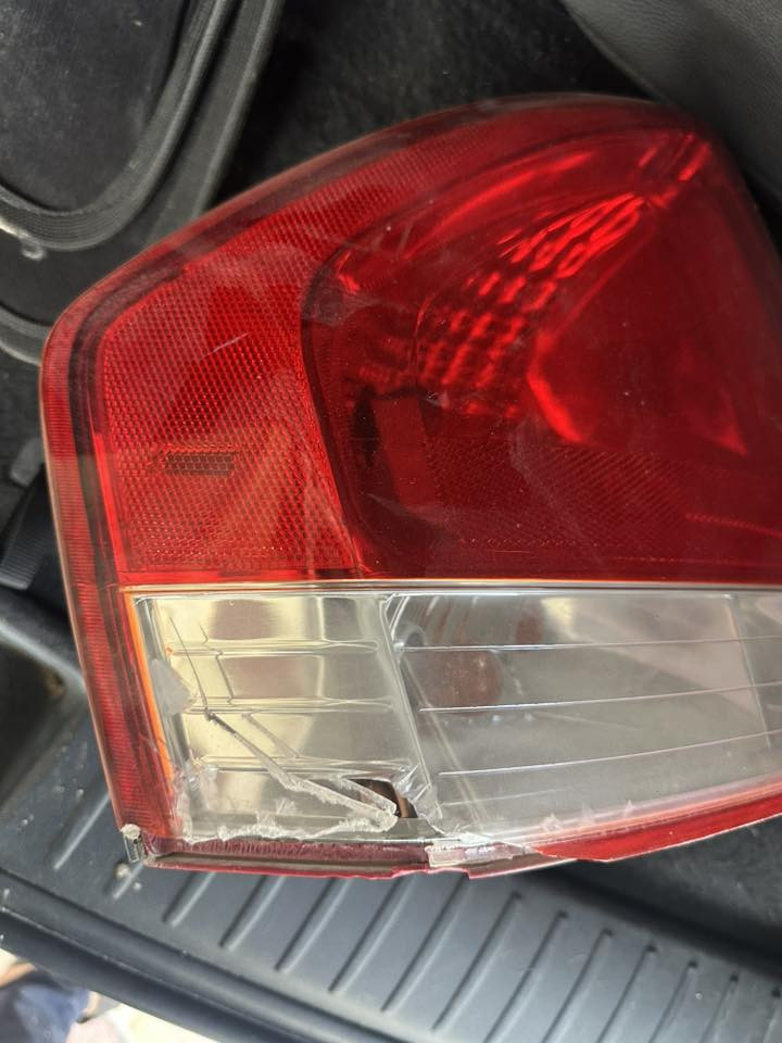 للبيع كلشي ما بي بس هذا الكسر الي موضح بالصور الاستفسار ع الرقم ***********
