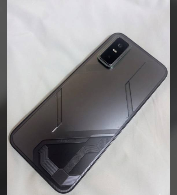 للبيع هاتف انفينكس (Infinix GT 30 Pro) غني عن التعريف بأدائه القوي جداً في الألعاب (يدعم فريمات عالية في ببجي).الذاكرة: 256 جيجابايت.العشوائية (الرام): 12 جيجابايت (أساسي) + 6 جيجابايت إضافي.المعالج: Dimensity 8300 Ultimate (سريع وجداً بارد بالألعاب).النظافة الداخلية: الجهاز طيارة، كفاءة البطارية ممتازة والأداء مثل الجديد تماماً ولم يفتح أو يصلح سابقاً.الملاحظات: الشاشة أصلية شد شركة، يوجد بها فطر بسيط جداً خارجي (شعر خفيف) غير مؤثر على اللمس أو الرؤية نهائياً وموضح بالصور. الشاحن الأصلي السريع والسماعات الأصلية.


**إذا كنت صاحب هذا الإعلان وتريد حذفه لأي سبب، رجاءا أرسل رسالة إلى الدعم الفني**