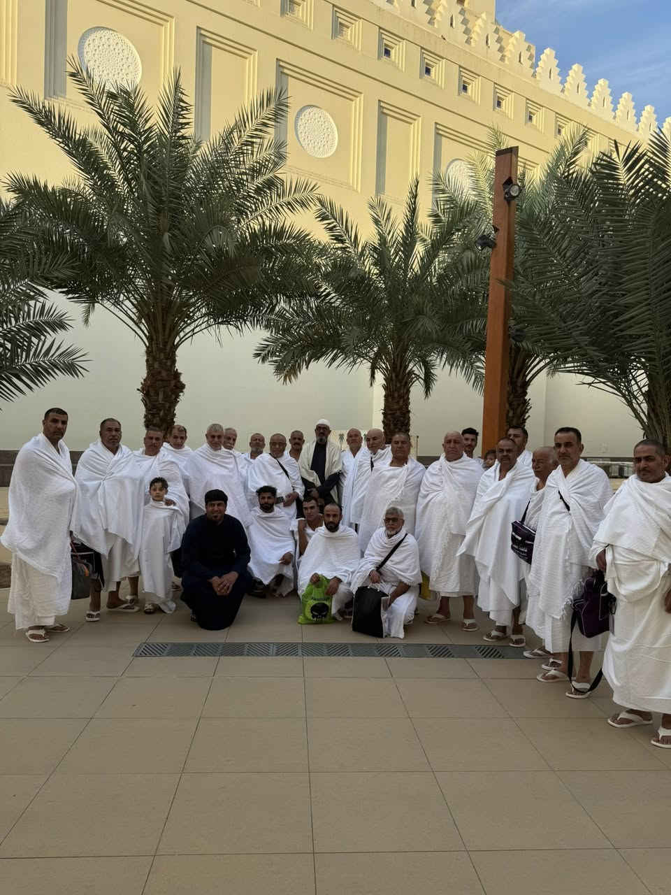 السلام عليكم ورحمة الله وبركاته
شركة قوافل الخير للحج والعمرة 
حملة المتعهد الحاج سيف العجياوي عمرة رمضان يوم 20 من شهر رمضان يعني العشره الاخيره طيران ذهاب وإياب 11 يوم شامل جميع الخدمات سارع لتسليم الجوازات خادمكم أبو ليث ***********/ ***********// ￼
