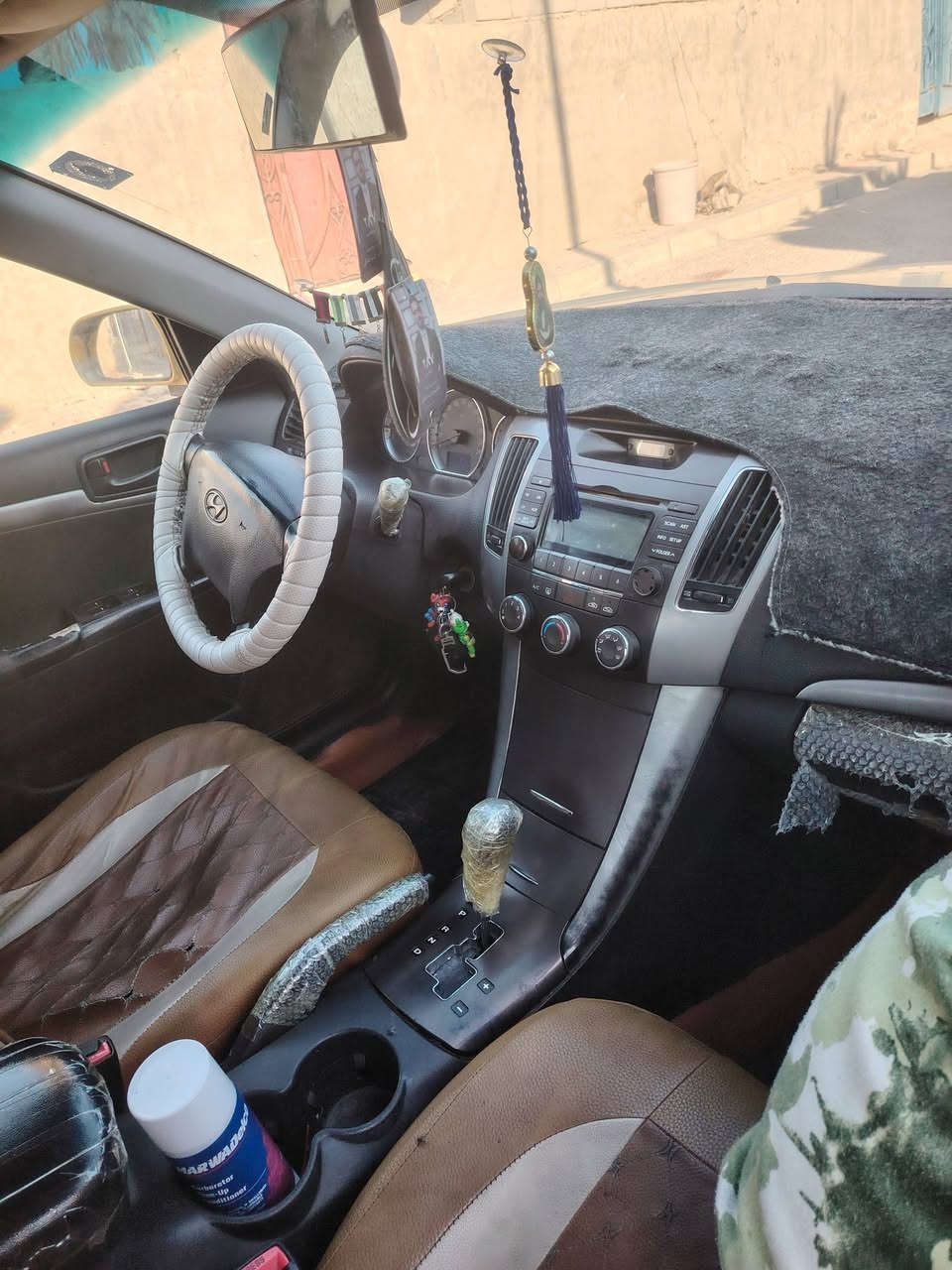 سياره للبيع سوناته كوري موديل 2009سياره ومكفوله مكينه وكيره وتخم تاير سياره مانقصها شي حداديه توني ذبها سياره بسمي نكليزي تحويل ثاني مكاني ميسان *********** سعرها ٩٢ ورقه بيها مجال سياره مال جناي متعوب عليها
