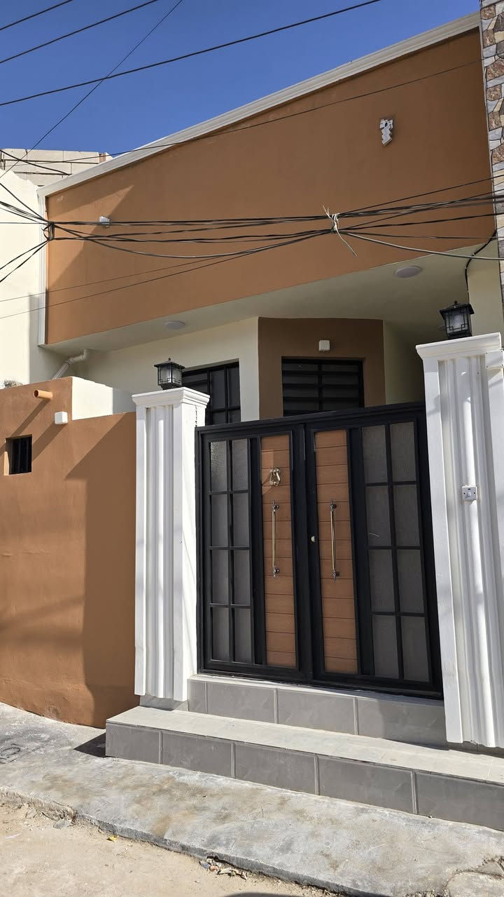 دار للبيع المساحه100م حي الوفاء منطقه ال 40الف قرب مجمع الجواد طابق واحد غرف صاله ستقبال مطبخ صحيات البناء جديد درجه اولى للستفسار ***********حجي باسم
