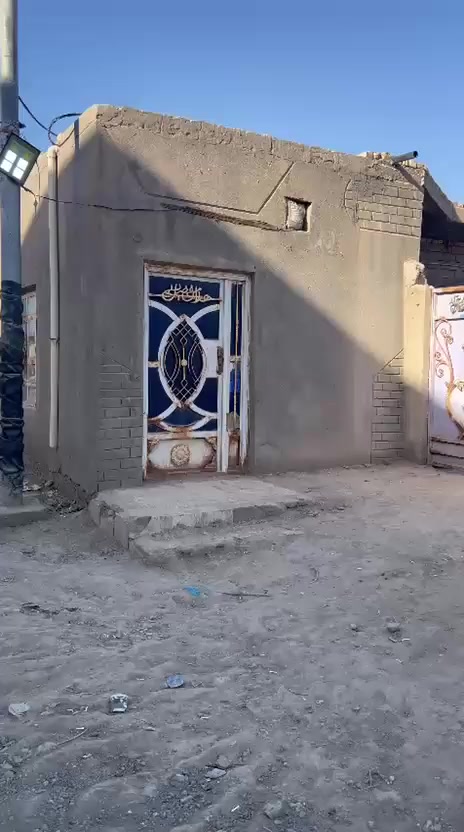 بيت زراعي مساحه 230عنوان الصخيين قرب السيطرة القديمه ثالث بيت علا شارع السايدين***********
