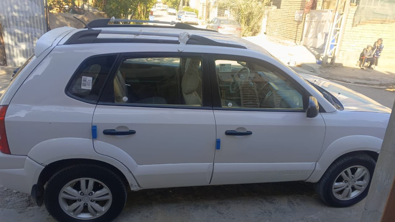 السلام عليكم  

🚗 هونداي توسان  
📅 موديل: 2010  

المواصفات:  
- شاشة  
- كاميرا  
- محرك 2000 (دوش)  
- ماشية: 165 ألف كم  
- رقم بغداد الجديد  

الملاحظات:  
- بيها صبغ نص بنيد  
- جام لغ أيسر  
- السونار مرفق بالاعلان  

السعر اكتب تم يوصلك خاص📩

📞 للاستفسار والاتصال:  
***********
