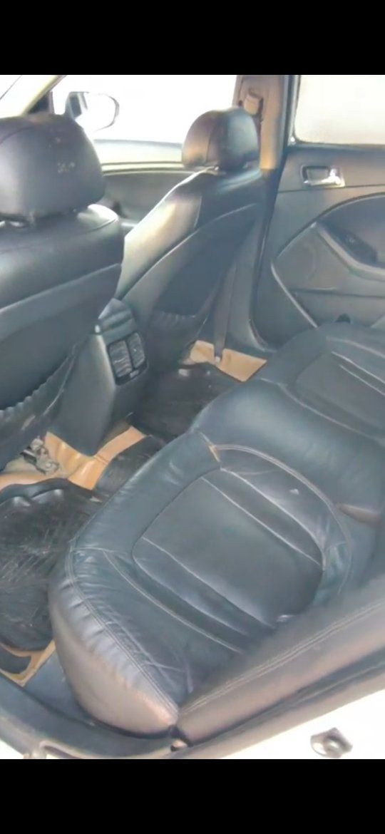 كي فايف وارد كوري محرك ٢٠٠٠ دوش مكفوله من الضربه وتبدل بيهه صبغ قطعه وحده ولباقي مكفوله رقم بصرة جديد سنويه جديده جاهزه من كلشي مابيهه اي نقص محرك وكير وحداده وتبريد شرط الفحص سياره فول موصفات عده الفتحه تشقل بصمه كشنات جلد تبريد خلفي كشن كهربائي سعر ١٠٥ عنوان بصرة هاتف 📱 *********** مديل ١١
