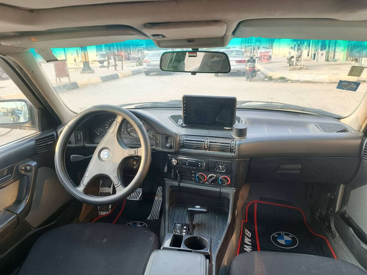 بي ام ٥٢٥ اصل كامله مابيها اي نقص كير محرك كهربائيات تدفئه تبريد  مسكر كبس كير اوتوماتيك السيارة باسمي السعر ٦٥ وبيها مجال قليل ديالى بعقوبه 
***********
