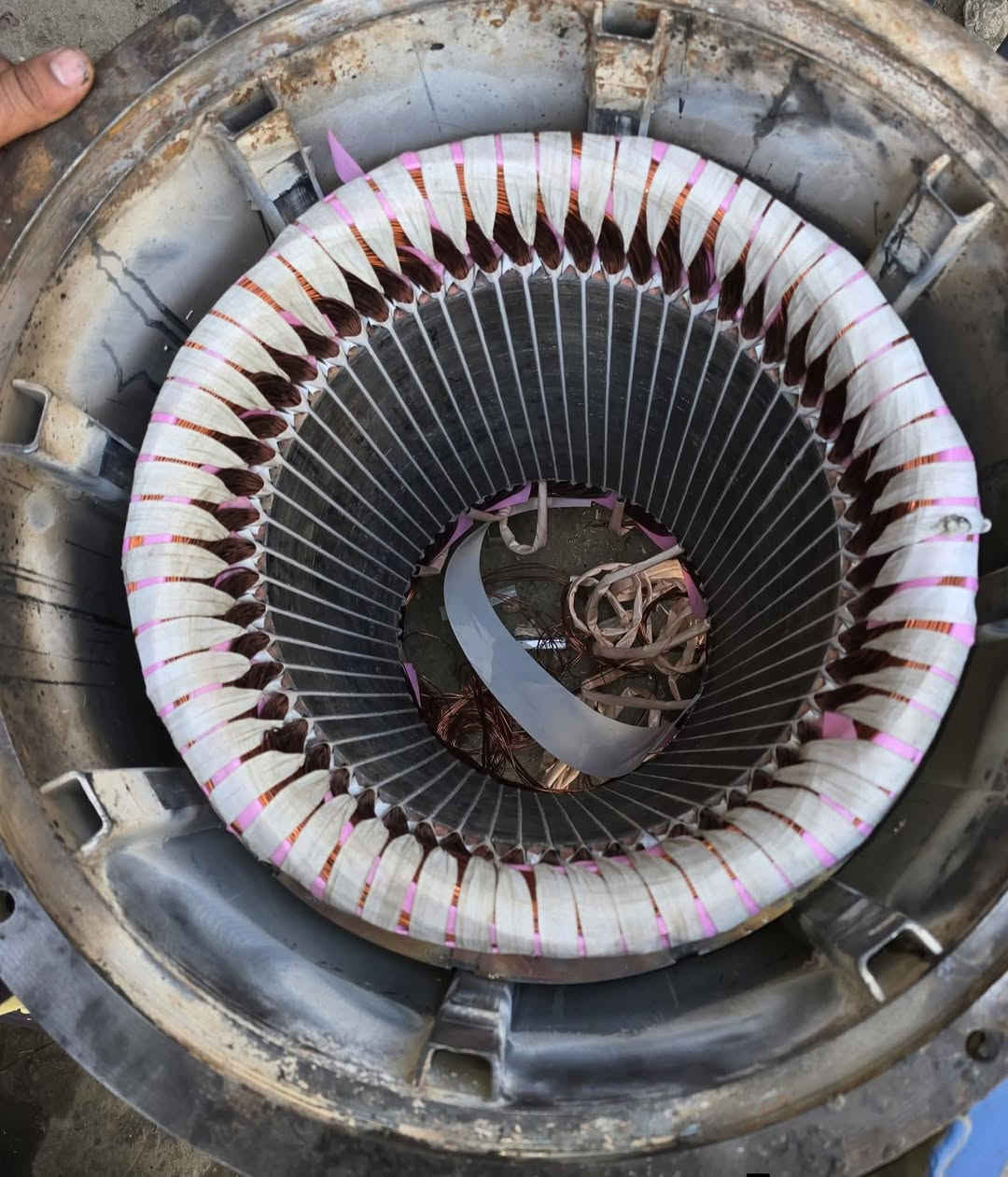 السلام عليكم لف وصيانه  كافة وجميع احجام روس التوليد موقعيا  والماطورات الكهربائية  بكافه أحجامها مع ضمان 6 اشهر  نعمل كافة محافظات
***********
