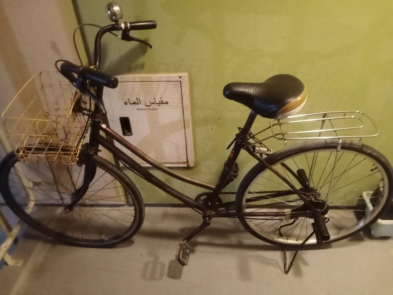 سلام عليكم عندي بايسكل بناتي ياباني مال بالة مصبوغ بس البريك الامامي يشتغل البريك  ميشتغل والويل الخلفي اعوج يرادلة تعديل عنواني بسماية الاتصال على رقم الهاتف ***********السعر 50وبي مجال
