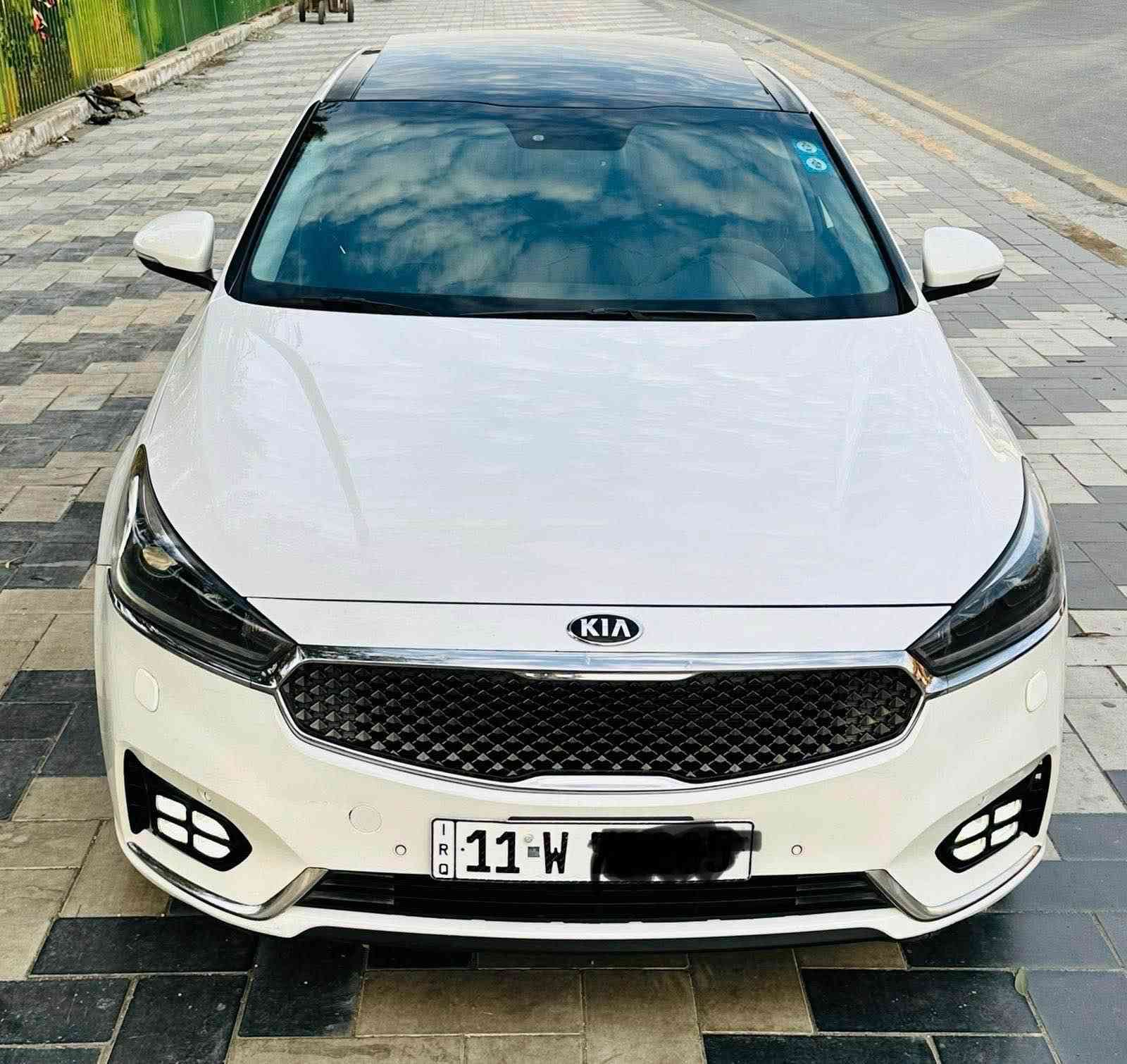 كيا كادينزا خليجي vip مكينة3.5 فول مواصفات للاخير ماشية 134 كيلو 
مري شفط +ترحيب +كلاب ويه الR
كشنات تدفئة +تبريد /تدفئة ستيرن / اوتو هولد / هاندبريك بصمة /مثبت سرعة /عليها سماعات محيطية عدد 9 بلاد / بردات كهرباء /درايف مود /داخل جلد لون جوزي بلاد حساسات محيطية 360 /وبيها مواصفات متخلص 
بيها صندوك مصبوغ اثر طحة وعندي بيها سونار 

الاتصال *********** بغداد, العراق
