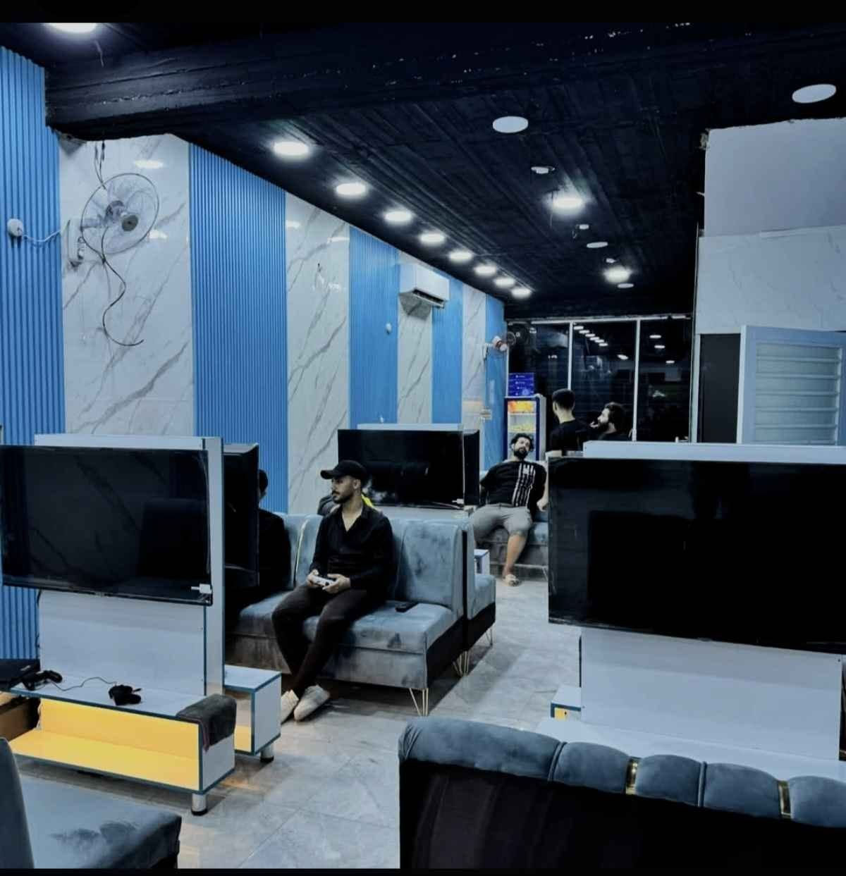 كوفي للبيع كامل مكمل مساحه 100متر طابق 2
يحتوي على 6 شاشات و3 بلي فايف  و2 بلي فور
بالاضافه لشاشه لعرض المباريات
ومطبخ كامل 
العنوان حي النصر شارع البانزين خانه مقابل مجمع جوهرة العرب
لتفاصيل اكثر راسلني واتساب
*********** النجف, العراق
