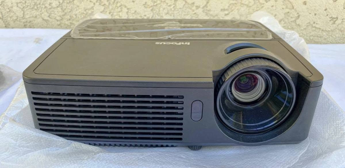 داتاشو لیزري عملاقە 3200ansi😬
داتاشو شرکە عالمیە INFOCUS جدید غیر مستخدم 
قوە الوضوح 3200ansi الحقیقي 💣
دقە قویە و واضحە کلش 🥇
کلش یفید للکافە و قاعات الدراسیە و ابو حدیقات الکبیر ⚡
نوعیە قویە کلش ، جدید غیر مستخدم 💯

بیها مکان { VGA و USB و HDMI و SD و RS }
قطعە جدید و کاملە 💯


**إذا كنت صاحب هذا الإعلان وتريد حذفه لأي سبب، رجاءا أرسل رسالة إلى الدعم الفني**