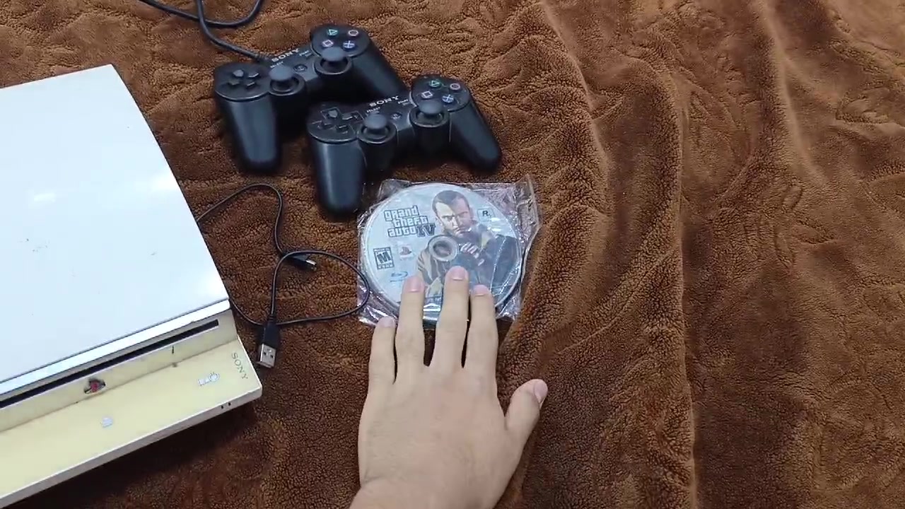 السلام عليكم شباب بلاي 3 للبيع نظيف ما ابي اي عطل اللي يريده خليجي واتساب