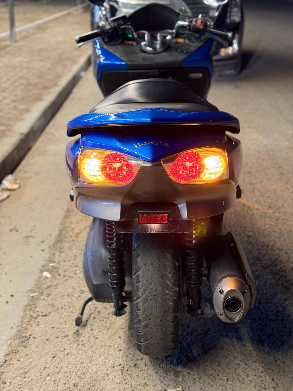 فورزة 0/10 صارلها 10 أيام نازلة من الرمبا 
7 گير مكينة 250 نظام ABS لون مميز مكاني بغداد حي الجهاد 
السعر 17 ورقة للشراي مامتواجد فيس الرقم ***********
