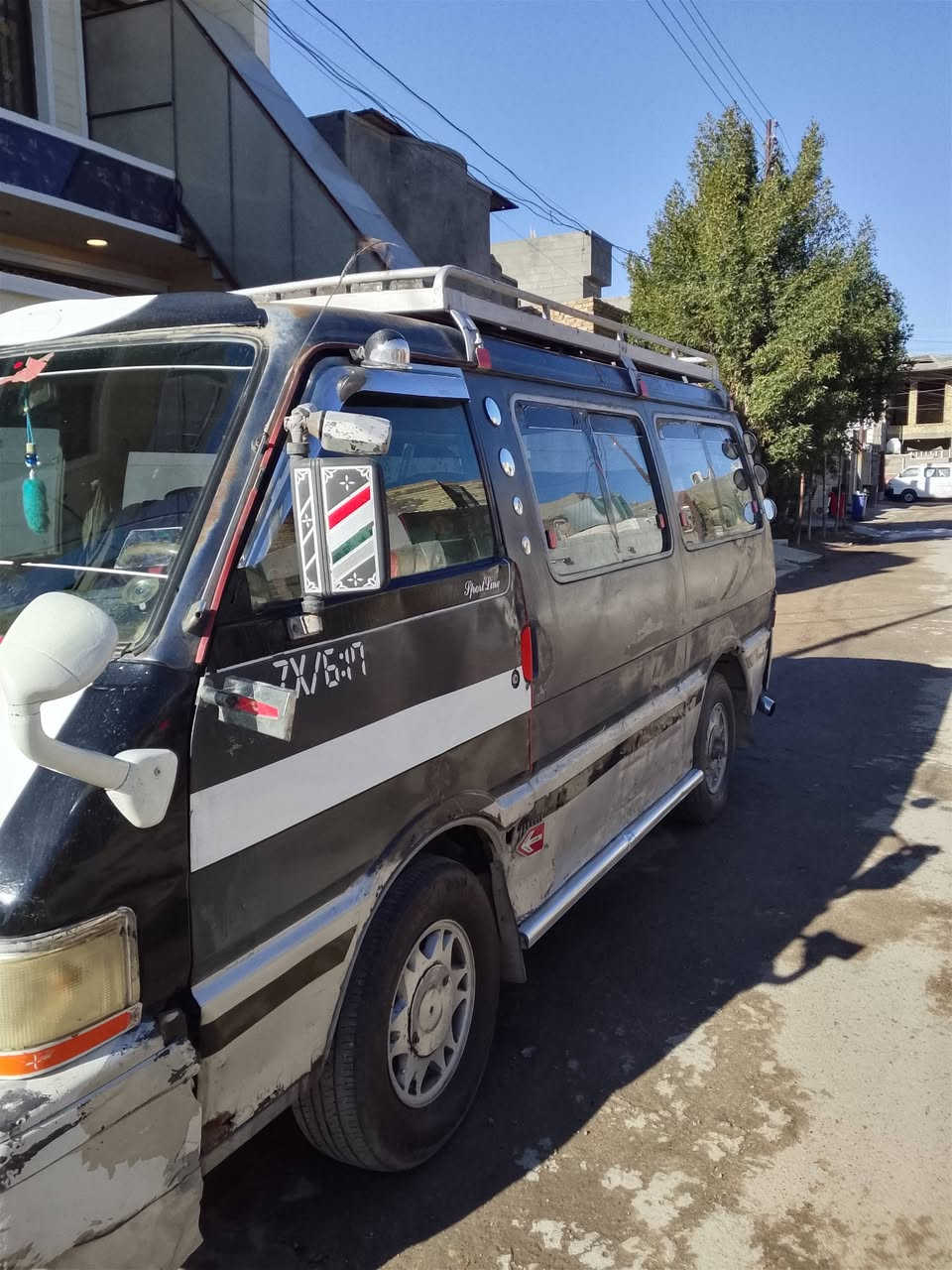 السلام عليكم بيستا للبيع موديل 93 السيارة بأسمي الرقم مميز 4 ارقام الرقم بغداد مميز السيارة كير و محرك و اكسل مكفولات الگشر وسط السيارة تخم تاير والسنوية لل 27 تريد تحويل تريد وكاله مكاني بغداد ابوغريب ناحية النصر والسلام منطقة 3.السعر 35 وبيها مجال بسيط و بيكم خير وادللو. *********** الرقم بي واتساب.
