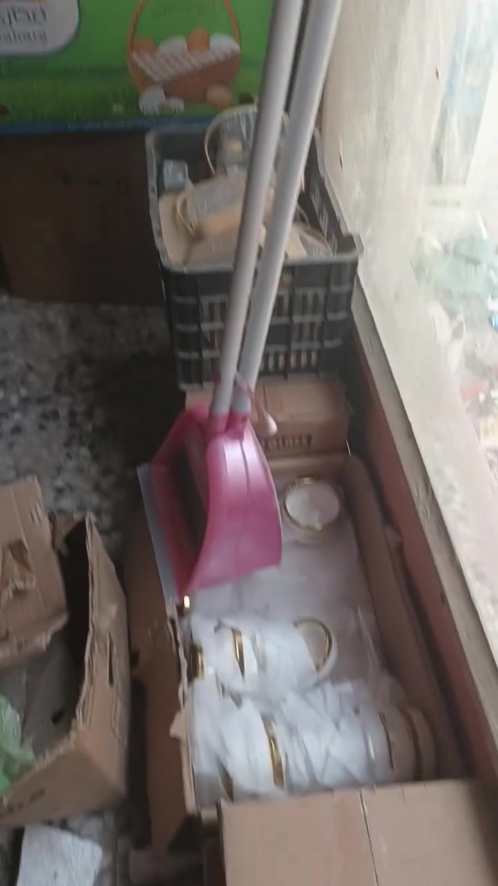 السلام عليكم غراض منزليه محلين واضافه شحاطات ونعل نسائيه ولاديه ورجاليه ابيع شلع سبب ضرف خاص ابيع گوتره بدون جرد ولتنويه اكو بعد غراض مطلعتهن بلتصوير للاستفسار الاتصال *********** هذا او هذا الرقم ‏‪***********‬‏ العنوان بابل السياحي
